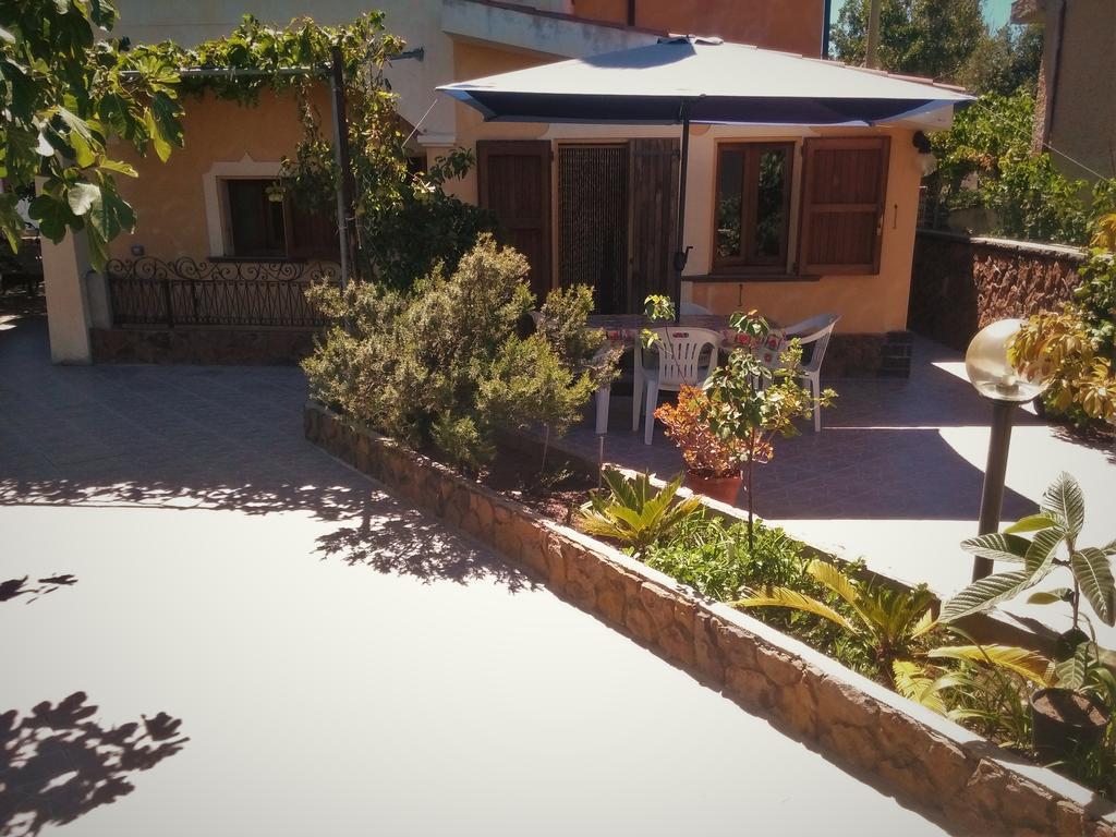 La Piazzetta Apartman Santa Caterina Di Pittinuri  Kültér fotó