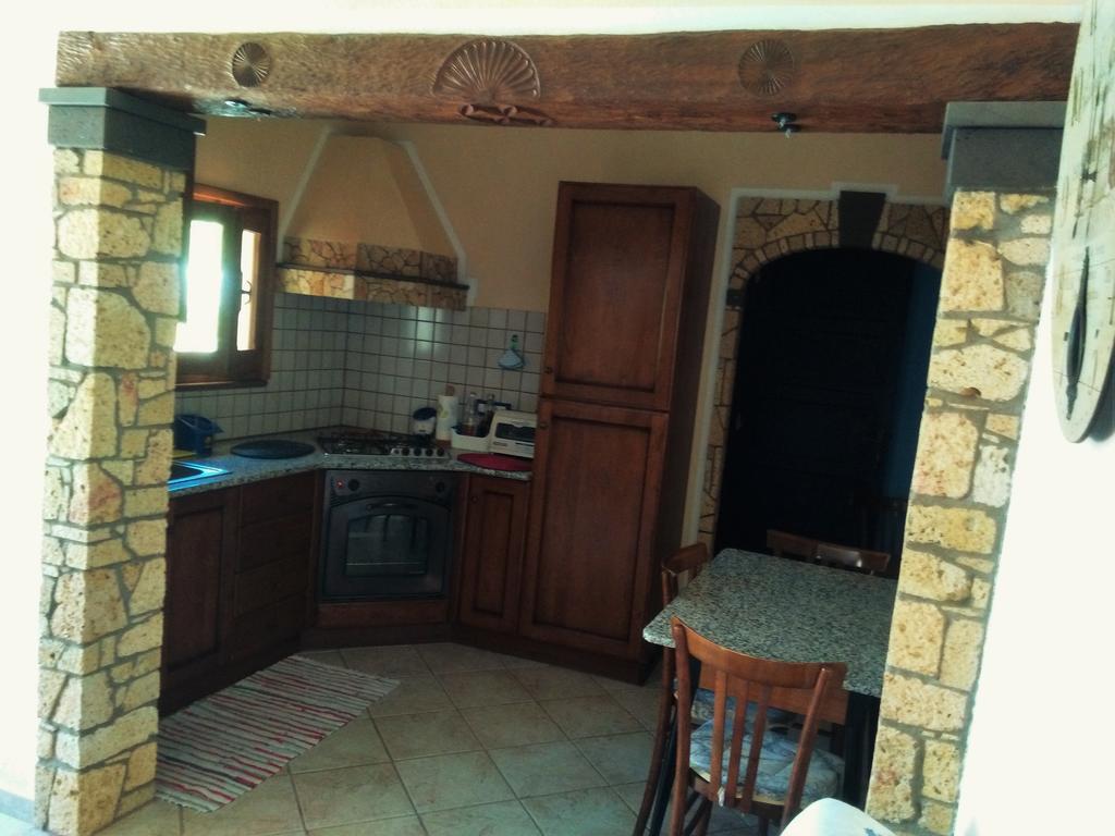 La Piazzetta Apartman Santa Caterina Di Pittinuri  Kültér fotó